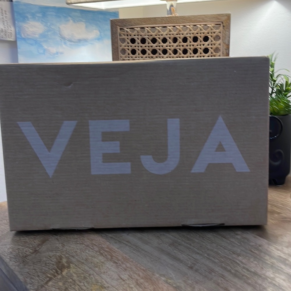 Veja Leather extra white sneakers
